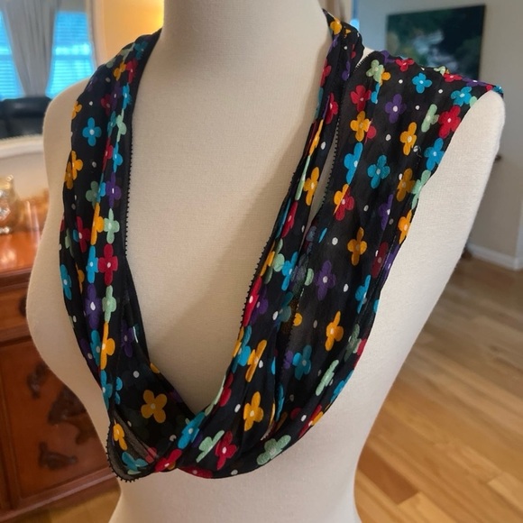 Black multicolor Louis Vuitton silk scarf - Picture 3 of 8